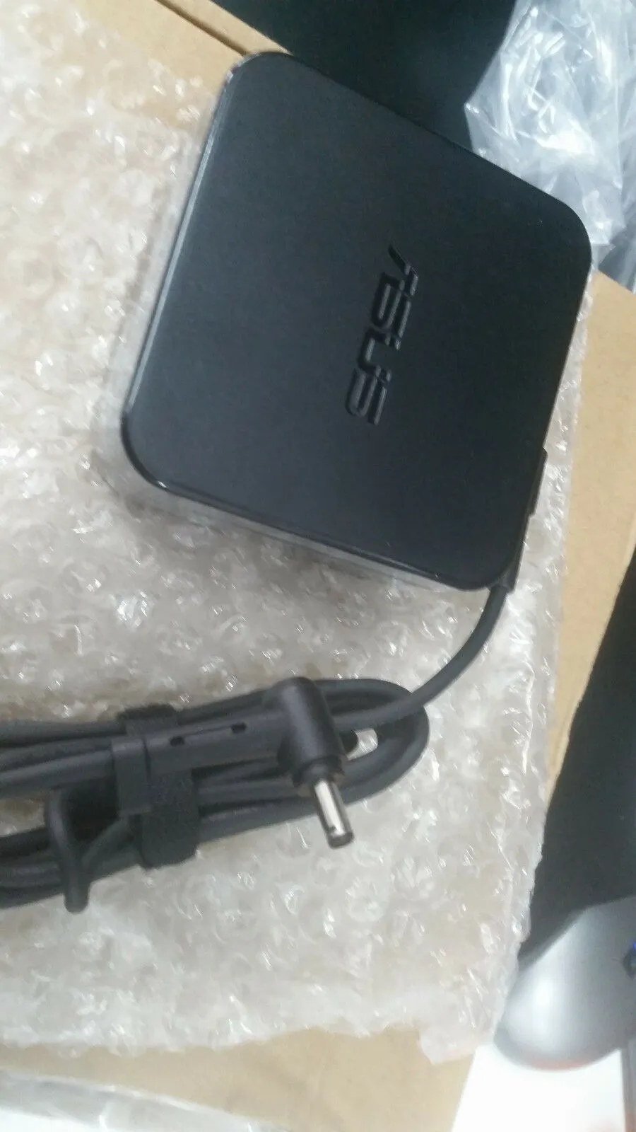 ASUS  19V 4.74A  SQUARE Charger Original 4.5*3.0mm with Central Pin